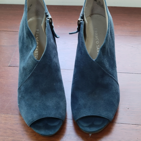 Shoes - Picture 1 of 3